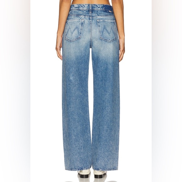 MOTHER NEW ⭐️The Dodger High Rise Button
Sneak Jeans in Wipeout 28 - Picture 7 of 16